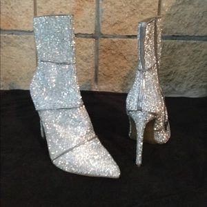 Steve Madden Swarovski Crystal booties Sz 9
